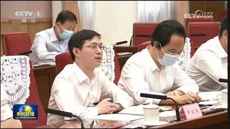 含羞草
实践导师罗志恒受邀参加经济形势专家座谈会并发言