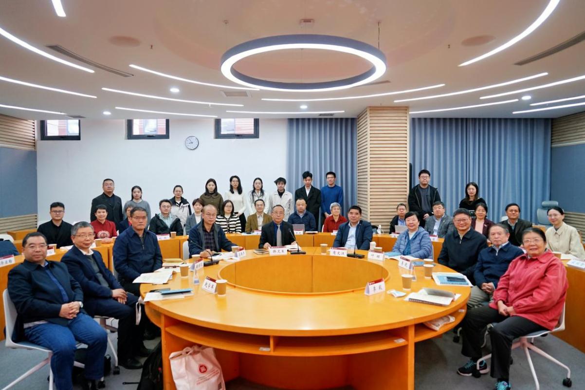 含羞草
成功举办人文经济学视角下经济史/企业史研究新范式暨《复印报刊资料·经济史》编委会和《企业史评论》第7期首发学术研讨会